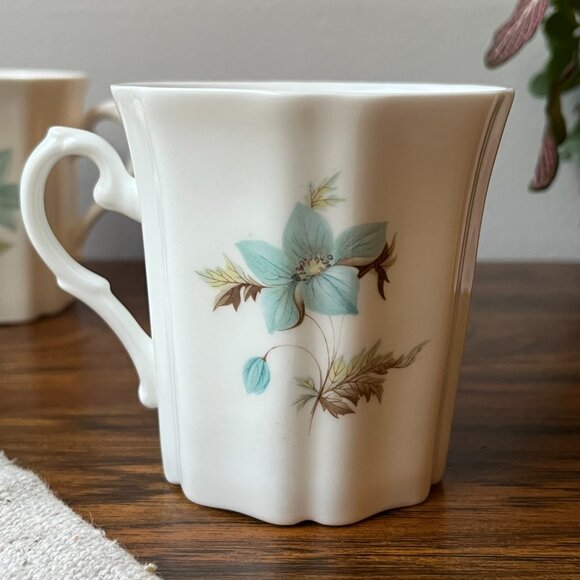 Royal Grafton Fine Bone China 2 Mugs Light Blue Flowers 7 oz England - Picture 5 of 11